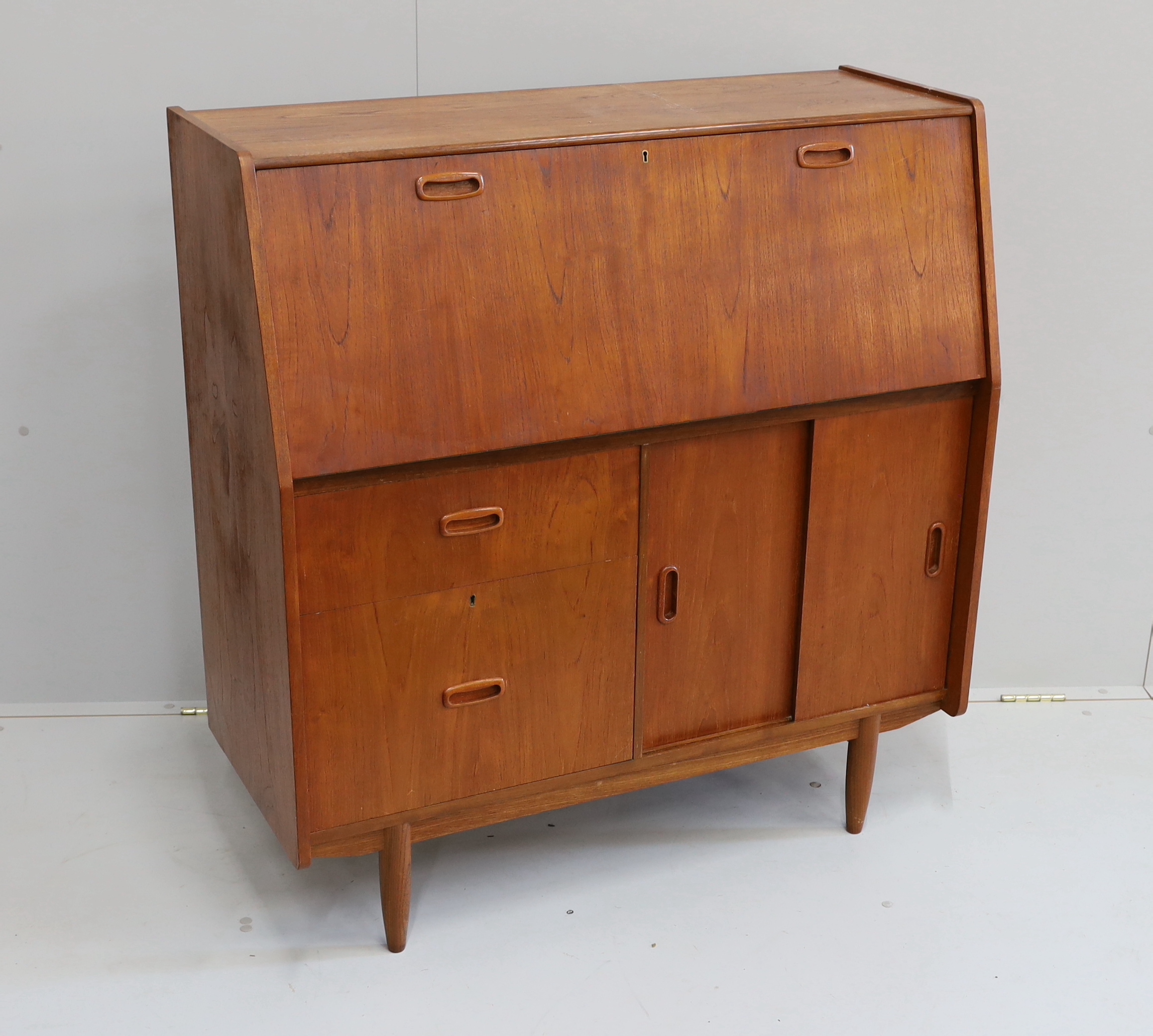 A mid century teak bureau, width 99cm, depth 41cm, height 104cm